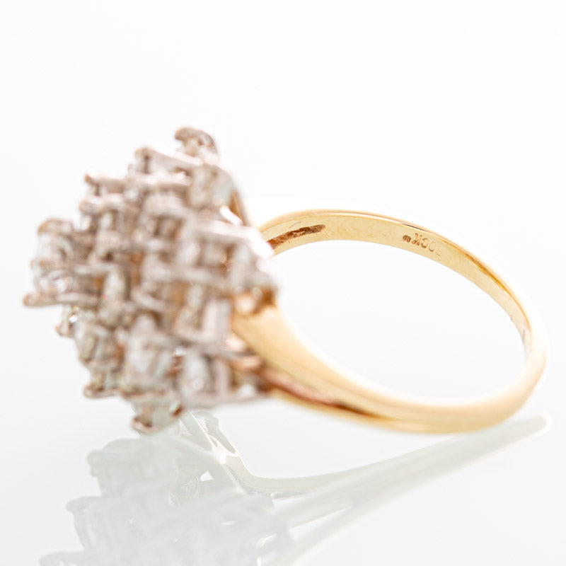 Bock Vintage Bachendorf's diamond ring in 14k yellow gold.