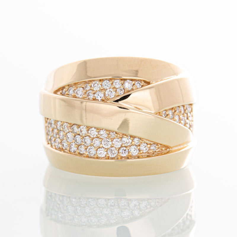 Effy Pave diamond ring in 14k yellow gold.